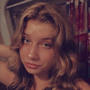 Meet your Posher, Leonora